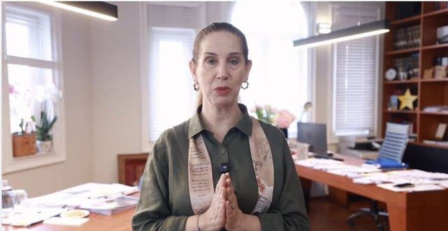 Mirela "ben" si shtrige.